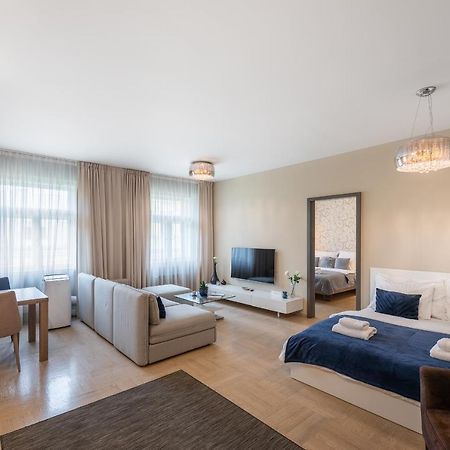 Appartamento New Luxury Apt With Ac&Parking In The Center Of Praga Esterno foto
