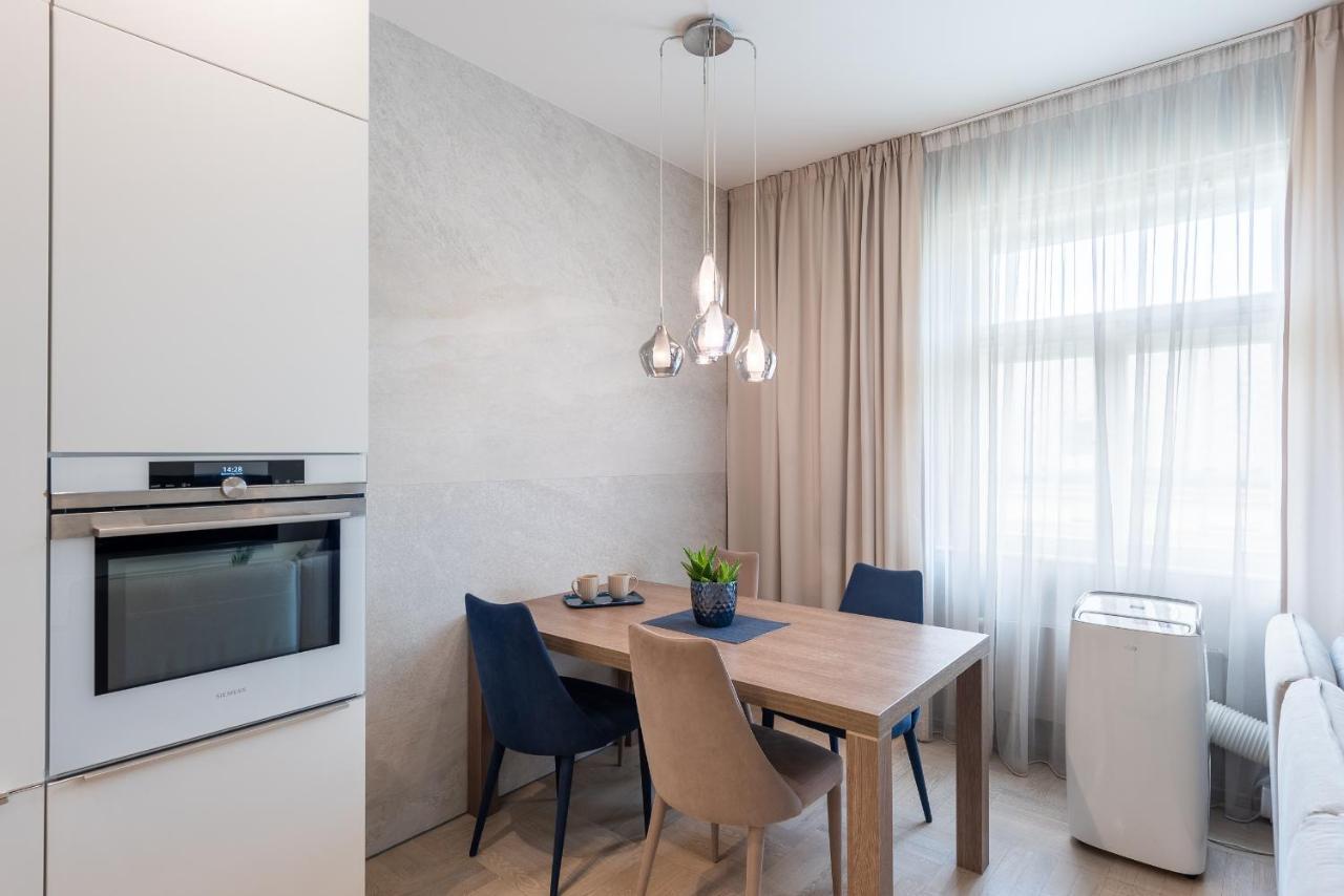 Appartamento New Luxury Apt With Ac&Parking In The Center Of Praga Esterno foto