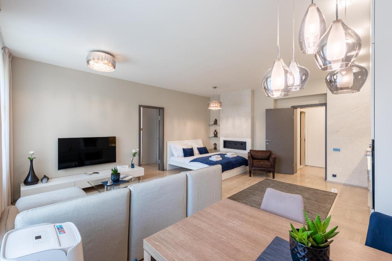 Appartamento New Luxury Apt With Ac&Parking In The Center Of Praga Esterno foto