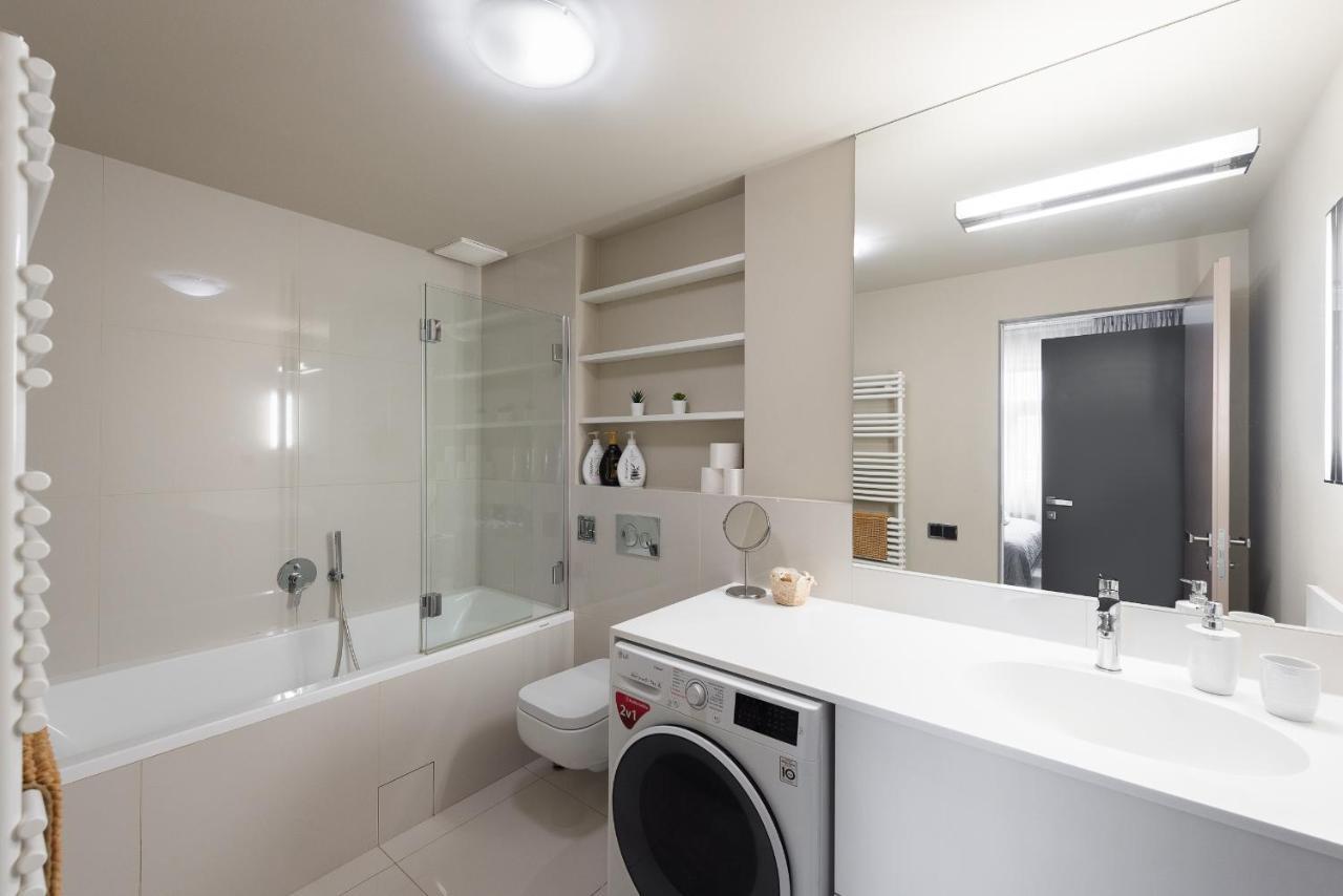 Appartamento New Luxury Apt With Ac&Parking In The Center Of Praga Esterno foto
