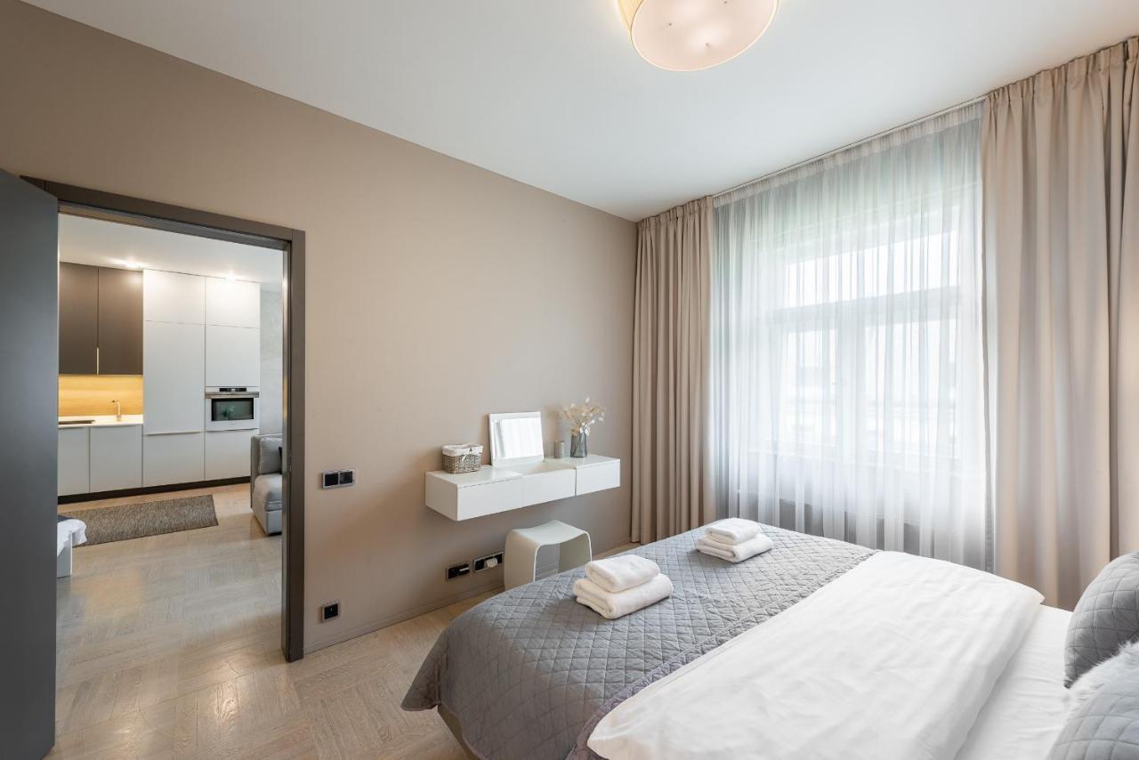 Appartamento New Luxury Apt With Ac&Parking In The Center Of Praga Esterno foto