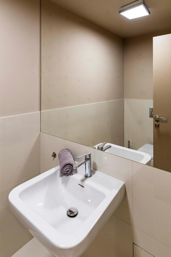 Appartamento New Luxury Apt With Ac&Parking In The Center Of Praga Esterno foto