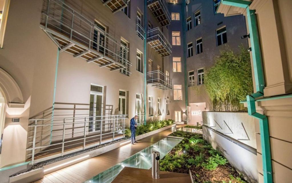 Appartamento New Luxury Apt With Ac&Parking In The Center Of Praga Esterno foto